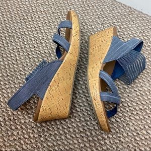 SKETCHERS LUXEFOAM LIGHT BLUE CORK WEDGE SANDALS
